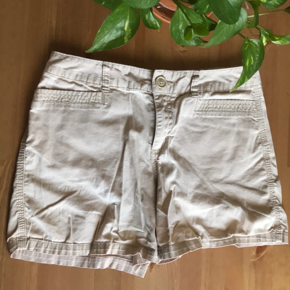 ❤️Just Beachy khaki shorts